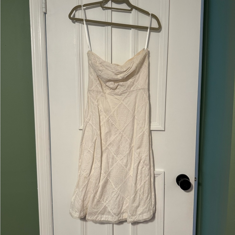 Elegant White Strapless Dress